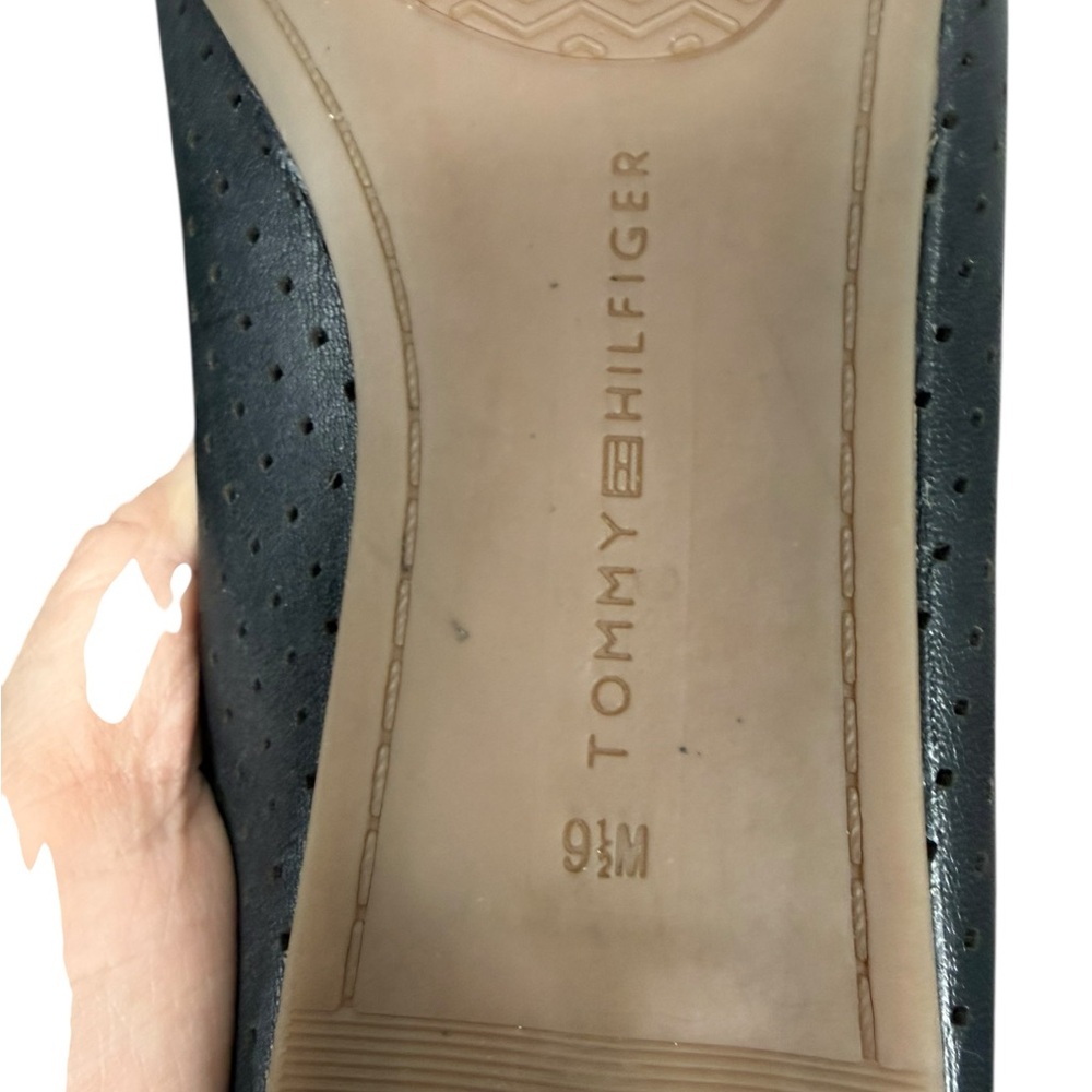 Tommy Hilfiger black and brien loafers with gold emblem size 9.5 - Picture 8 of 8